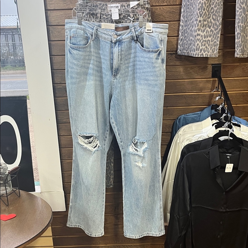 Judy Blue Light Blue Distressed Straight Leg Jeans